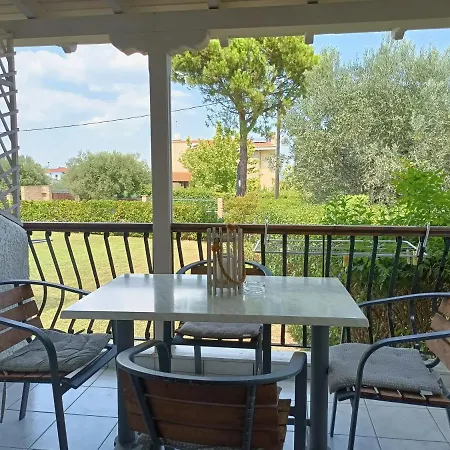 דירה Marios Garden House