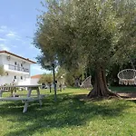 Marios Garden House דירה