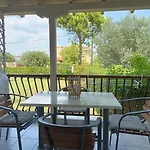 דירה Marios Garden House