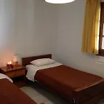 Marios Garden House דירה