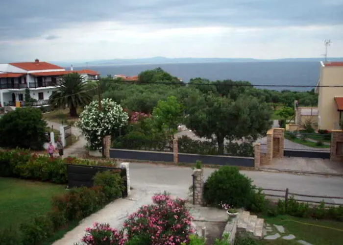 Marios Garden House Апартаменты